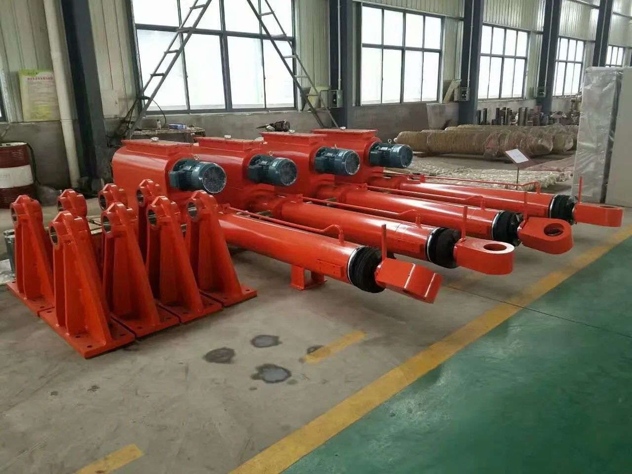 成批生产的液压油缸