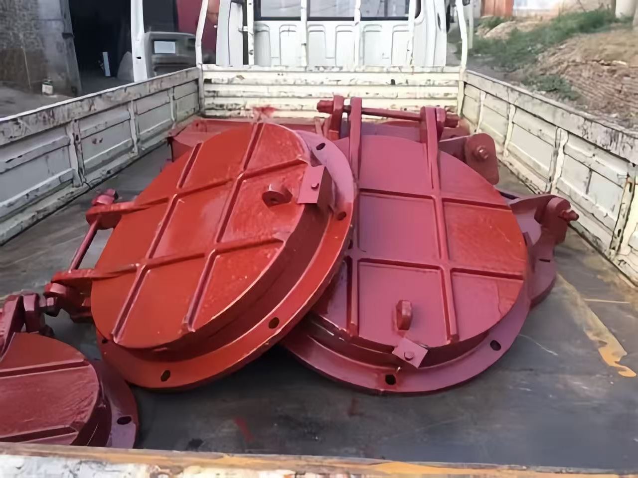 圆形铸铁闸门装车